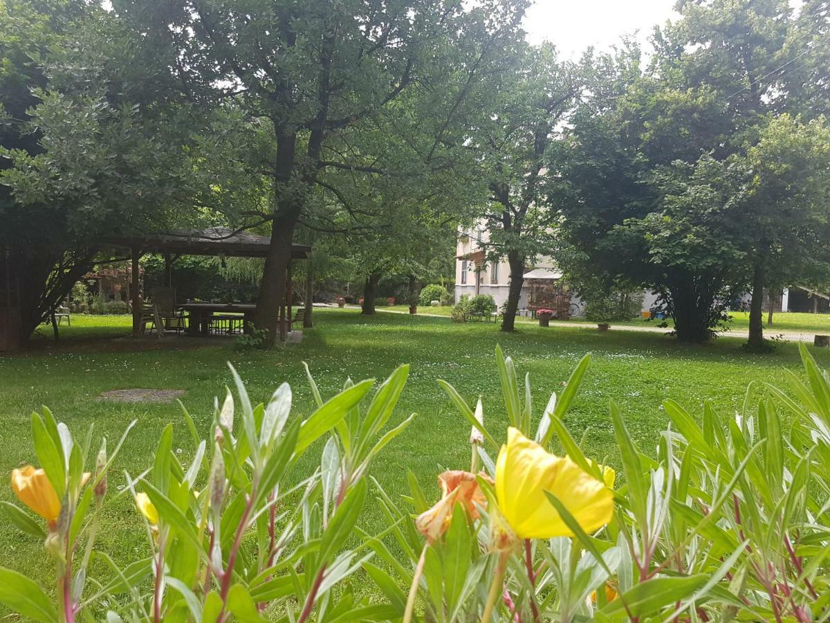 Le Case Nel Bosco Vanzago Exterior foto